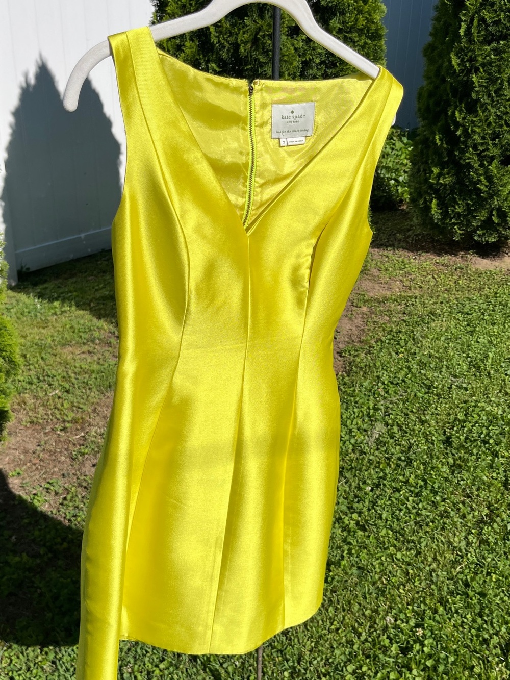 kate spade Bright chartreuse V-Neck Mini Dres. Silk blend. Tulip. Pockets.